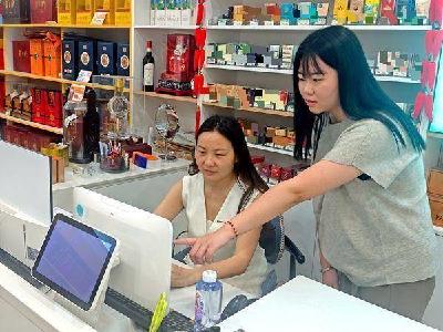 南漳县烟草专卖局：数据“多跑路” 店主“少费心” 