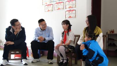县慈善会联合爱心企业开展爱心资助活动  