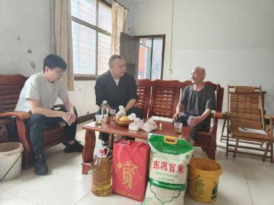 南漳县东巩镇走访慰问烈士遗属 
