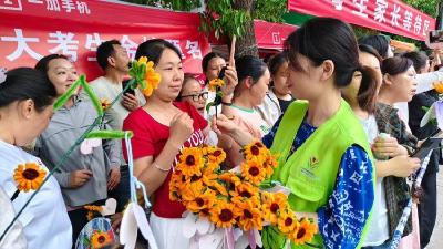 南漳县志愿者聚力护航高考 