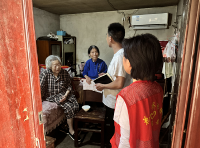 南漳县花石桥社区：暖心走访送政策 养老补贴护晚年 