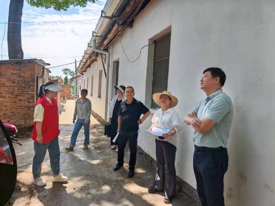 县科经局：拆违不拆心　全力推进老旧小区改造  