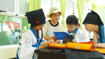 我县举办“向阳花开·礼润童心”国学启智关爱行活动  