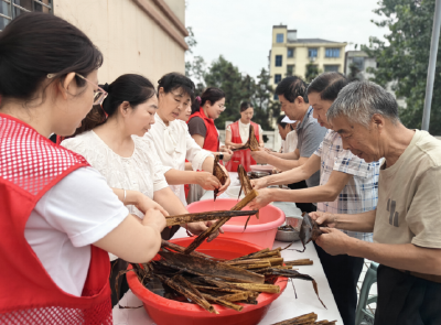 南漳县凤凰山社区：浓浓端午情 暖暖邻里心 
