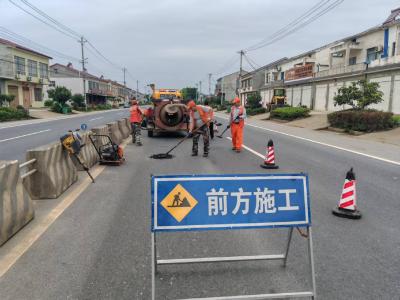 县公路中心：用心守护“赶考”路  