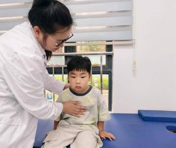 南漳县第三幼儿园开展食品安全应急演练活动 