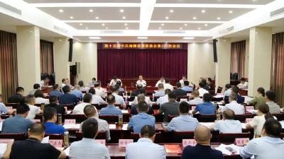 陈栋主持召开县委常委会会议 研究部署当前重点工作