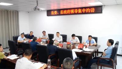 县委、县政府领导开展集中约访活动 陈栋强调：走深走实“五访为民”路线 用心用情做好“送上门的群众工作”