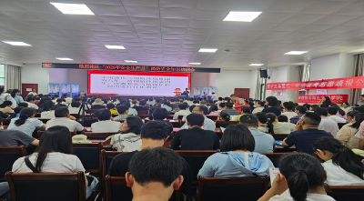 南漳县徐庶社区举办第十三届楚天高考公益讲座 