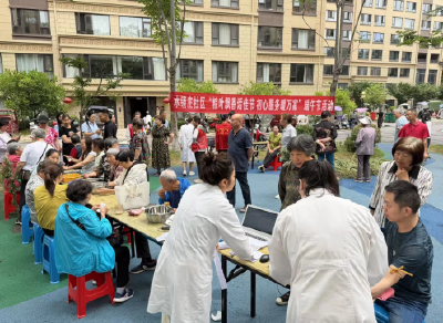 南漳县水镜庄社区开展“粽叶飘香话佳节 初心服务暖万家”活动 
