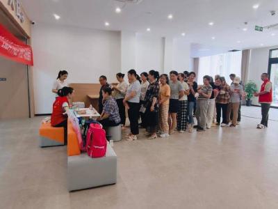 南漳县卞和社区新时代文明实践站开展“时间存折”积分兑换活动 