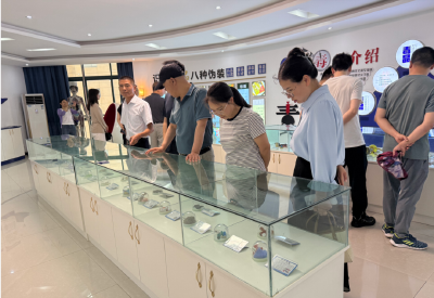 南漳县总工会开展“健康人生·绿色无毒”参观活动 