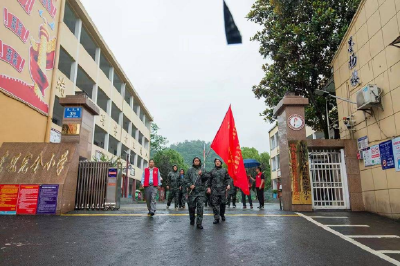 南漳县东巩镇王家畈村：护学岗上的“橄榄绿”——退役军人护航山区留守儿童平安成长项目  