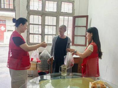 南漳县玉印社区开展“粽情端午·暖心同行”走访慰问活动 