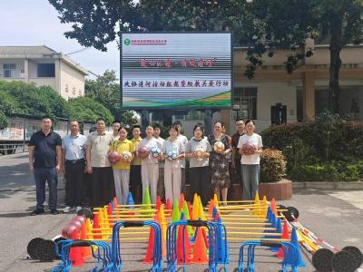 政协清河活动组在南漳县清河完小开展捐资助教关爱活动 