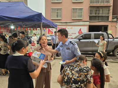南漳县肖堰镇：义诊现场话平安 综合宣传筑防线 