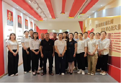 南漳县徐庶社区开展“忆初心、暖人心”活动 