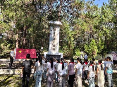 南漳县板桥镇组织托管儿童开展爱国主义教育活动 