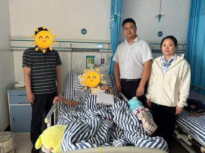 南漳农商行营业部：柜台“搬”进病房 服务送到床头 