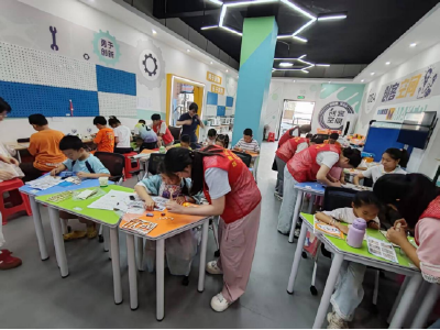 南漳县苗圃社区开展“科普托管欢乐汇 巧手科创嘉年华”活动 