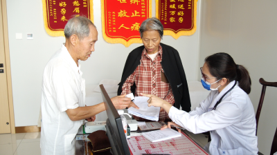 武汉同济医院专家团队到我县开展义诊活动 