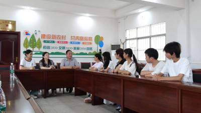 爱心团队到城关镇杨林村开展暑期结对帮扶活动  