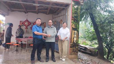 南漳县板桥镇：爱心人士支持困难群众电商增收 