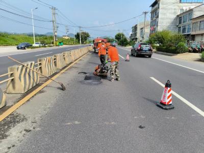 县公路中心：精准“疗伤”提质　匠心修补保畅  
