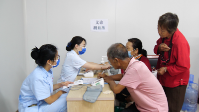 武汉同济医院专家团队到我县开展义诊活动 