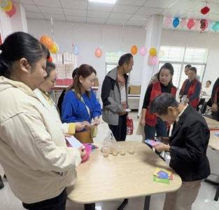 南漳县水镜庄社区:情暖中秋 关爱同行 