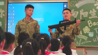 县徐庶学校：沉浸式“开学第一课”　播下爱国强军种子  
