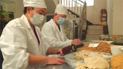 三十余载独守一味 手工月饼香飘中秋  