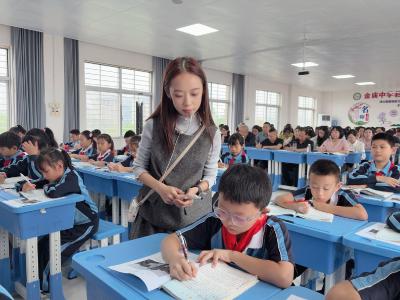 全县名师巡讲第七次活动在金庙中学举行
