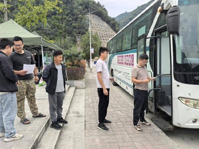 南漳县长坪镇干群踊跃参与无偿献血活动 