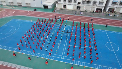 操场上的“孩子王”：90后女孩罗亚萌的十年乡土体育梦  