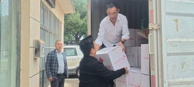 南漳县东巩镇：人道关怀暖民心 救灾物资送到家 