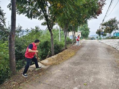 南漳县东巩镇：清积水灭蚊虫 守牢健康关 