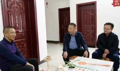 陈栋在长坪镇调研时强调：加强村级组织建设 抓实常态化帮扶 规范“三资”管理 夯实乡村振兴根基 