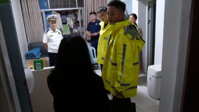 城关镇苗圃社区联合多部门开展“拆窗破网”专项行动  
