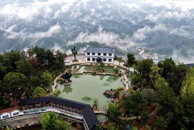 南漳：雨过天池山 美景如画卷 