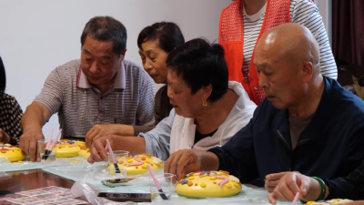 非遗花馍进社区　邻里温情暖中秋