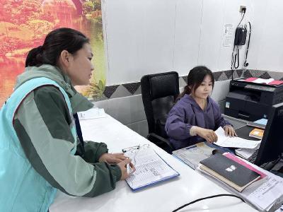 南漳春晖社工入户走访关爱留守困境儿童 