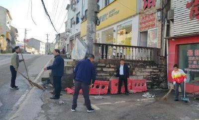 南漳县肖堰镇开展环境卫生集中整治行动 