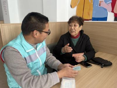 南漳春晖社工：邻里小走走 关爱老年人 