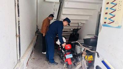 南漳消防开展电动自行车规范停放劝导宣传行动 