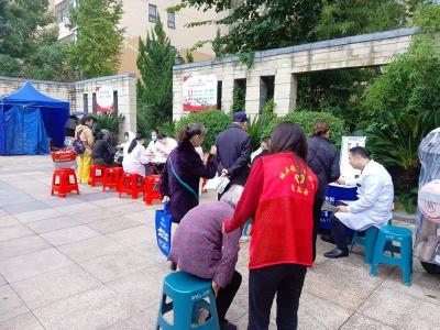 南漳县玉印社区：健康体检进小区 便民服务暖人心 