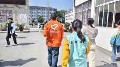 南漳县开展困境儿童助学关爱行动 