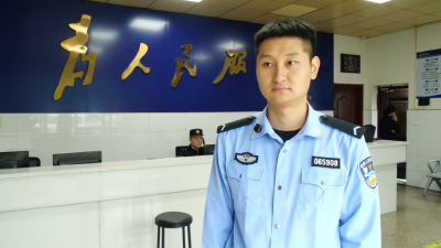 国庆公安在岗 坚守一线护平安