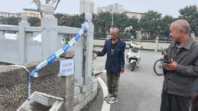 南漳县玉印社区：修复防洪渠护栏 筑牢群众安全防线 