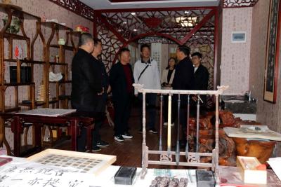 县实验小学书法课题组到市米公小学开展专题研修  
